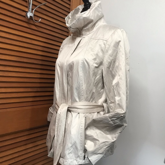 White/Black Cream Colored Dressy Short Coat - Picture 3 of 8